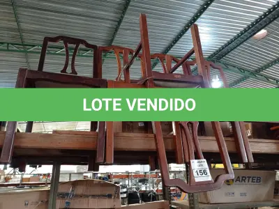 LOTE 156 - 05 CADEIRAS EM MADEIRA COM ASSENTO ALMOFADADO. (NO ESTADO) ATENÇÃO! FAZER A VISITAÇÃO ANTES DE ARREMATAR, NÃO SABEMOS SE FUNCIONA. LEILÃO NÃO TEM GARANTIA E NEM DEVOLUÇÃO, SUJEITO A POSSÍVEIS AVARIAS VISÍVEIS/OCULTAS E/OU AUSÊNCIA DE COMPONENTES.