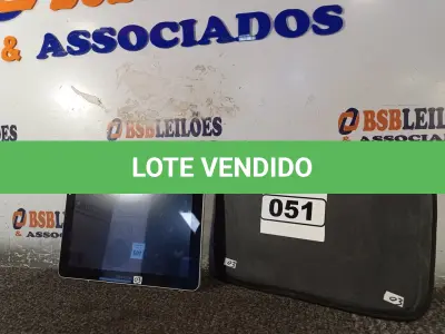 LOTE 051 - 01 TABLET MARCA SAMSUNG. (NO ESTADO) ATENÇÃO! FAZER A VISITAÇÃO ANTES DE ARREMATAR, NÃO SABEMOS SE FUNCIONA. LEILÃO NÃO TEM GARANTIA E NEM DEVOLUÇÃO, SUJEITO A POSSÍVEIS AVARIAS VISÍVEIS/OCULTAS E/OU AUSÊNCIA DE COMPONENTES.