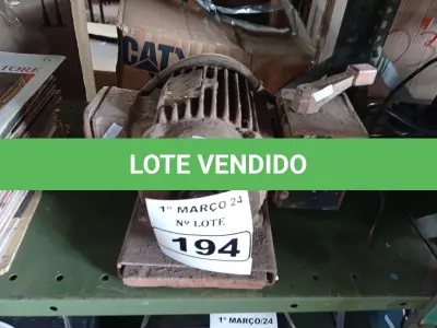 LOTE 194 - 01 MOTOR ELÉTRICO. (NO ESTADO) ATENÇÃO! FAZER A VISITAÇÃO ANTES DE ARREMATAR, NÃO SABEMOS SE FUNCIONA. LEILÃO NÃO TEM GARANTIA E NEM DEVOLUÇÃO, SUJEITO A POSSÍVEIS AVARIAS VISÍVEIS/OCULTAS E/OU AUSÊNCIA DE COMPONENTES.