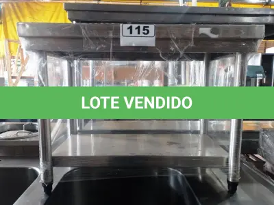 LOTE 115 - 01 MESINHA MEDINDO 75CMX40CM EM AÇO INOX COM PANELEIRO. (NO ESTADO, NÃO SABEMOS SE FUNCIONA. LEILÃO NÃO TEM GARANTIA E NEM DEVOLUÇÃO).