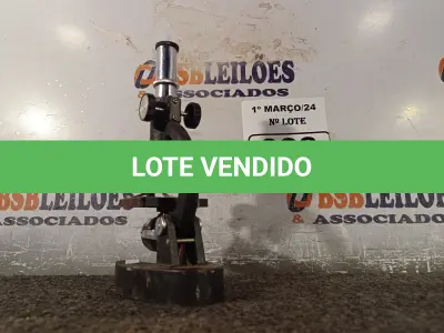LOTE 088 - 01 MICROSCÓPIO. (NO ESTADO) ATENÇÃO! FAZER A VISITAÇÃO ANTES DE ARREMATAR, NÃO SABEMOS SE FUNCIONA. LEILÃO NÃO TEM GARANTIA E NEM DEVOLUÇÃO, SUJEITO A POSSÍVEIS AVARIAS VISÍVEIS/OCULTAS E/OU AUSÊNCIA DE COMPONENTES.