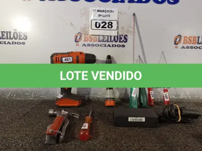 LOTE 028 - 01 PARAFUSADEIRA E VÁRIAS FERRAMENTAS. (NO ESTADO) ATENÇÃO! FAZER A VISITAÇÃO ANTES DE ARREMATAR, NÃO SABEMOS SE FUNCIONA. LEILÃO NÃO TEM GARANTIA E NEM DEVOLUÇÃO, SUJEITO A POSSÍVEIS AVARIAS VISÍVEIS/OCULTAS E/OU AUSÊNCIA DE COMPONENTES.