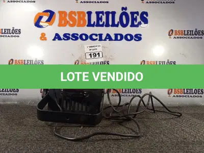 LOTE 191 - 01 LUMINÁRIA PARA ESTÚDIO LINE PRO. (NO ESTADO) ATENÇÃO! FAZER A VISITAÇÃO ANTES DE ARREMATAR, NÃO SABEMOS SE FUNCIONA. LEILÃO NÃO TEM GARANTIA E NEM DEVOLUÇÃO, SUJEITO A POSSÍVEIS AVARIAS VISÍVEIS/OCULTAS E/OU AUSÊNCIA DE COMPONENTES.