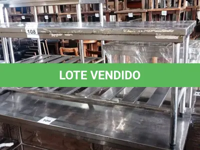 LOTE 108 - 01 MESA MEDINDO 180CMX55CM COM PANELEIRO EM AÇO INOX.(NO ESTADO, NÃO SABEMOS SE FUNCIONA. LEILÃO NÃO TEM GARANTIA E NEM DEVOLUÇÃO).