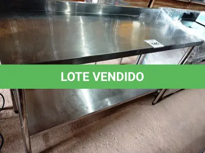 LOTE 145 - 01 MESA COM PANELEIRO E ESPELHO MEDINDO, 150CMX59CM EM AÇO INOX. (NO ESTADO, NÃO SABEMOS SE FUNCIONA. LEILÃO NÃO TEM GARANTIA E NEM DEVOLUÇÃO).
