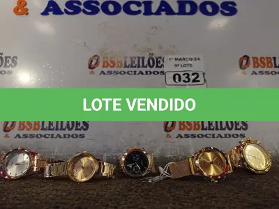 LOTE 032 - 05 RELÓGIOS MARCAS E MODELOS DIVERSOS. (NO ESTADO) ATENÇÃO! FAZER A VISITAÇÃO ANTES DE ARREMATAR, NÃO SABEMOS SE FUNCIONA. LEILÃO NÃO TEM GARANTIA E NEM DEVOLUÇÃO, SUJEITO A POSSÍVEIS AVARIAS VISÍVEIS/OCULTAS E/OU AUSÊNCIA DE COMPONENTES.