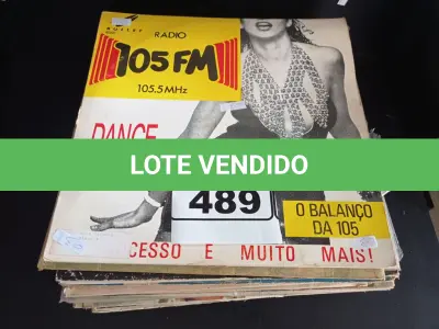 LOTE 489 - 01 LOTE COM DIVERSOS DISCOS DE VINIL.(NO ESTADO) ATENÇÃO! FAZER A VISITAÇÃO ANTES DE ARREMATAR, NÃO SABEMOS SE FUNCIONA. LEILÃO NÃO TEM GARANTIA E NEM DEVOLUÇÃO, SUJEITO A POSSÍVEIS AVARIAS VISÍVEIS/OCULTAS E/OU AUSÊNCIA DE COMPONENTES.