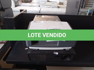 LOTE 475 - 04 PROJETORES MULTIMÍDIA PARA RETIRADA DE PEÇAS. (NO ESTADO) ATENÇÃO! FAZER A VISITAÇÃO ANTES DE ARREMATAR, NÃO SABEMOS SE FUNCIONA. LEILÃO NÃO TEM GARANTIA E NEM DEVOLUÇÃO, SUJEITO A POSSÍVEIS AVARIAS VISÍVEIS/OCULTAS E/OU AUSÊNCIA DE COMPONENTES.