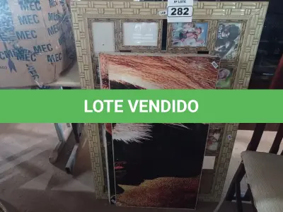 LOTE 282 - 03 QUADROS MOSAICO E 01 QUADRO PORTA RETRATO. (NO ESTADO) ATENÇÃO! FAZER A VISITAÇÃO ANTES DE ARREMATAR, NÃO SABEMOS SE FUNCIONA. LEILÃO NÃO TEM GARANTIA E NEM DEVOLUÇÃO, SUJEITO A POSSÍVEIS AVARIAS VISÍVEIS/OCULTAS E/OU AUSÊNCIA DE COMPONENTES.
