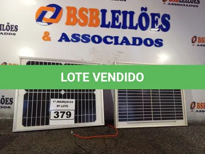 LOTE 379 - 02 PAINÉIS SOLARES 18V 10W. (NO ESTADO) ATENÇÃO! FAZER A VISITAÇÃO ANTES DE ARREMATAR, NÃO SABEMOS SE FUNCIONA. LEILÃO NÃO TEM GARANTIA E NEM DEVOLUÇÃO, SUJEITO A POSSÍVEIS AVARIAS VISÍVEIS/OCULTAS E/OU AUSÊNCIA DE COMPONENTES.