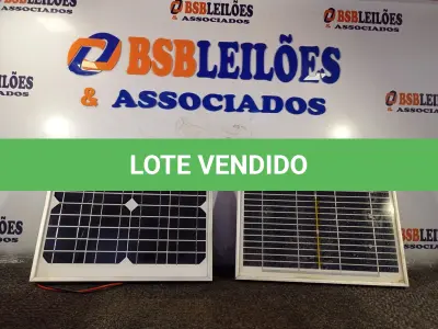 LOTE 455 - 02 PAINÉIS SOLARES 18V 10W. (NO ESTADO) ATENÇÃO! FAZER A VISITAÇÃO ANTES DE ARREMATAR, NÃO SABEMOS SE FUNCIONA. LEILÃO NÃO TEM GARANTIA E NEM DEVOLUÇÃO, SUJEITO A POSSÍVEIS AVARIAS VISÍVEIS/OCULTAS E/OU AUSÊNCIA DE COMPONENTES.