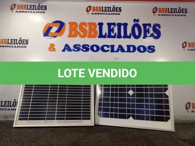 LOTE 415 - 02 PAINÉIS SOLARES 18V 10W. (NO ESTADO) ATENÇÃO! FAZER A VISITAÇÃO ANTES DE ARREMATAR, NÃO SABEMOS SE FUNCIONA. LEILÃO NÃO TEM GARANTIA E NEM DEVOLUÇÃO, SUJEITO A POSSÍVEIS AVARIAS VISÍVEIS/OCULTAS E/OU AUSÊNCIA DE COMPONENTES.