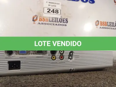 LOTE 248 - 01 PROJETOR MULTIMIDIA MARCA PANASONIC. (NO ESTADO) ATENÇÃO! FAZER A VISITAÇÃO ANTES DE ARREMATAR, NÃO SABEMOS SE FUNCIONA. LEILÃO NÃO TEM GARANTIA E NEM DEVOLUÇÃO, SUJEITO A POSSÍVEIS AVARIAS VISÍVEIS/OCULTAS E/OU AUSÊNCIA DE COMPONENTES.
