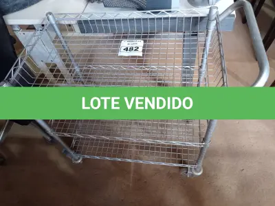 LOTE 482 - 01 CARRINHO PARA TRANSPORTE DE ALIMENTOS. (NO ESTADO) ATENÇÃO! FAZER A VISITAÇÃO ANTES DE ARREMATAR, NÃO SABEMOS SE FUNCIONA. LEILÃO NÃO TEM GARANTIA E NEM DEVOLUÇÃO, SUJEITO A POSSÍVEIS AVARIAS VISÍVEIS/OCULTAS E/OU AUSÊNCIA DE COMPONENTES.