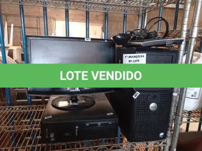 LOTE 382 - 02 CPU’S, 01 MONITOR, 01 TECLADO E 01 MOUSE. (NO ESTADO) ATENÇÃO! FAZER A VISITAÇÃO ANTES DE ARREMATAR, NÃO SABEMOS SE FUNCIONA. LEILÃO NÃO TEM GARANTIA E NEM DEVOLUÇÃO, SUJEITO A POSSÍVEIS AVARIAS VISÍVEIS/OCULTAS E/OU AUSÊNCIA DE COMPONENTES.
