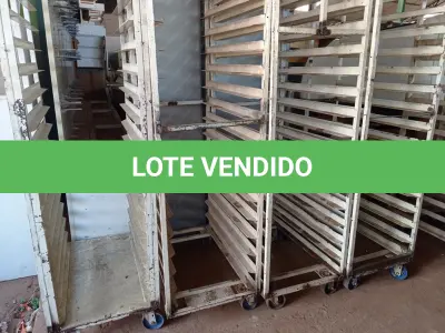 LOTE 508 - 04 CARRINHOS PARA TRANSPORTE DE BANDEJAS. (NO ESTADO) ATENÇÃO! FAZER A VISITAÇÃO ANTES DE ARREMATAR, NÃO SABEMOS SE FUNCIONA. LEILÃO NÃO TEM GARANTIA E NEM DEVOLUÇÃO, SUJEITO A POSSÍVEIS AVARIAS VISÍVEIS/OCULTAS E/OU AUSÊNCIA DE COMPONENTES.