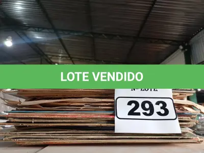LOTE 293 - 01 LOTE COM VÁRIOS DISCOS DE VINIL. (NO ESTADO) ATENÇÃO! FAZER A VISITAÇÃO ANTES DE ARREMATAR, NÃO SABEMOS SE FUNCIONA. LEILÃO NÃO TEM GARANTIA E NEM DEVOLUÇÃO, SUJEITO A POSSÍVEIS AVARIAS VISÍVEIS/OCULTAS E/OU AUSÊNCIA DE COMPONENTES.