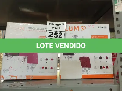 LOTE 252 - 02 LUMINÁRIAS PENDENTE SÃO PAULO. (NO ESTADO) ATENÇÃO! FAZER A VISITAÇÃO ANTES DE ARREMATAR, NÃO SABEMOS SE FUNCIONA. LEILÃO NÃO TEM GARANTIA E NEM DEVOLUÇÃO, SUJEITO A POSSÍVEIS AVARIAS VISÍVEIS/OCULTAS E/OU AUSÊNCIA DE COMPONENTES.