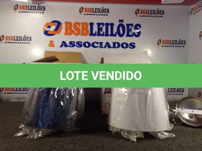 LOTE 252 - 02 LUMINÁRIAS PENDENTE SÃO PAULO. (NO ESTADO) ATENÇÃO! FAZER A VISITAÇÃO ANTES DE ARREMATAR, NÃO SABEMOS SE FUNCIONA. LEILÃO NÃO TEM GARANTIA E NEM DEVOLUÇÃO, SUJEITO A POSSÍVEIS AVARIAS VISÍVEIS/OCULTAS E/OU AUSÊNCIA DE COMPONENTES.