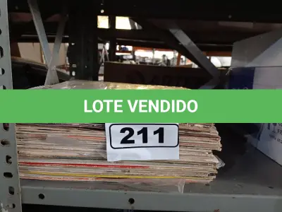 LOTE 211 - 01 LOTE COM VÁRIOS DISCOS DE VINIL. (NO ESTADO) ATENÇÃO! FAZER A VISITAÇÃO ANTES DE ARREMATAR, NÃO SABEMOS SE FUNCIONA. LEILÃO NÃO TEM GARANTIA E NEM DEVOLUÇÃO, SUJEITO A POSSÍVEIS AVARIAS VISÍVEIS/OCULTAS E/OU AUSÊNCIA DE COMPONENTES.
