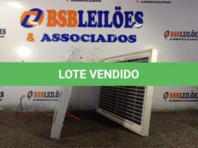 LOTE 379 - 02 PAINÉIS SOLARES 18V 10W. (NO ESTADO) ATENÇÃO! FAZER A VISITAÇÃO ANTES DE ARREMATAR, NÃO SABEMOS SE FUNCIONA. LEILÃO NÃO TEM GARANTIA E NEM DEVOLUÇÃO, SUJEITO A POSSÍVEIS AVARIAS VISÍVEIS/OCULTAS E/OU AUSÊNCIA DE COMPONENTES.