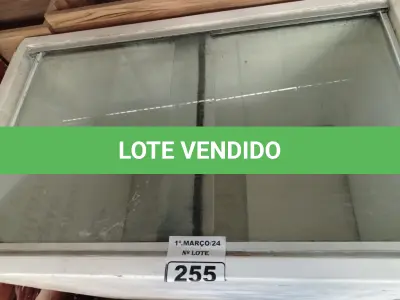 LOTE 255 - 01 FREEZER HORIZONTAL COM TAMPAS DE CORRER 220V. (NO ESTADO) ATENÇÃO! FAZER A VISITAÇÃO ANTES DE ARREMATAR, NÃO SABEMOS SE FUNCIONA. LEILÃO NÃO TEM GARANTIA E NEM DEVOLUÇÃO, SUJEITO A POSSÍVEIS AVARIAS VISÍVEIS/OCULTAS E/OU AUSÊNCIA DE COMPONENTES.