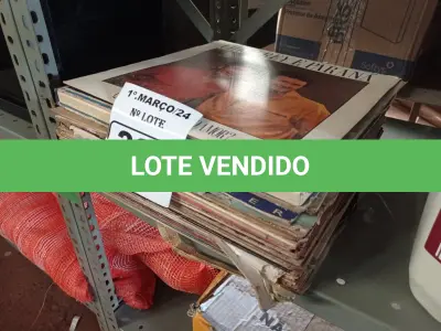 LOTE 261 - 01 LOTE COM VÁRIOS DISCOS DE VINIL. (NO ESTADO) ATENÇÃO! FAZER A VISITAÇÃO ANTES DE ARREMATAR, NÃO SABEMOS SE FUNCIONA. LEILÃO NÃO TEM GARANTIA E NEM DEVOLUÇÃO, SUJEITO A POSSÍVEIS AVARIAS VISÍVEIS/OCULTAS E/OU AUSÊNCIA DE COMPONENTES.