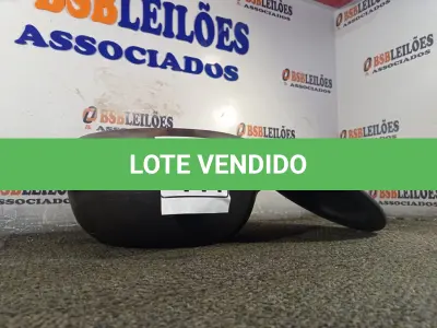 LOTE 444 - 01 PANELA DE BARRO. (NO ESTADO) ATENÇÃO! FAZER A VISITAÇÃO ANTES DE ARREMATAR, NÃO SABEMOS SE FUNCIONA. LEILÃO NÃO TEM GARANTIA E NEM DEVOLUÇÃO, SUJEITO A POSSÍVEIS AVARIAS VISÍVEIS/OCULTAS E/OU AUSÊNCIA DE COMPONENTES.