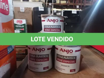 LOTE 331 - 12 LATAS DE COLA PLÁSTICA ANJO. (NO ESTADO) ATENÇÃO! FAZER A VISITAÇÃO ANTES DE ARREMATAR, NÃO SABEMOS SE FUNCIONA. LEILÃO NÃO TEM GARANTIA E NEM DEVOLUÇÃO, SUJEITO A POSSÍVEIS AVARIAS VISÍVEIS/OCULTAS E/OU AUSÊNCIA DE COMPONENTES.