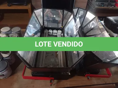 LOTE 332 - 02 LUMINÁRIAS PARA ESTÚDIO. (NO ESTADO) ATENÇÃO! FAZER A VISITAÇÃO ANTES DE ARREMATAR, NÃO SABEMOS SE FUNCIONA. LEILÃO NÃO TEM GARANTIA E NEM DEVOLUÇÃO, SUJEITO A POSSÍVEIS AVARIAS VISÍVEIS/OCULTAS E/OU AUSÊNCIA DE COMPONENTES.