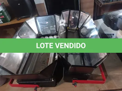 LOTE 332 - 02 LUMINÁRIAS PARA ESTÚDIO. (NO ESTADO) ATENÇÃO! FAZER A VISITAÇÃO ANTES DE ARREMATAR, NÃO SABEMOS SE FUNCIONA. LEILÃO NÃO TEM GARANTIA E NEM DEVOLUÇÃO, SUJEITO A POSSÍVEIS AVARIAS VISÍVEIS/OCULTAS E/OU AUSÊNCIA DE COMPONENTES.