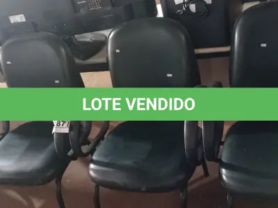 LOTE 287 - 04 CADEIRAS DE ESCRITÓRIO COM BASES FIXAS. (NO ESTADO) ATENÇÃO! FAZER A VISITAÇÃO ANTES DE ARREMATAR, NÃO SABEMOS SE FUNCIONA. LEILÃO NÃO TEM GARANTIA E NEM DEVOLUÇÃO, SUJEITO A POSSÍVEIS AVARIAS VISÍVEIS/OCULTAS E/OU AUSÊNCIA DE COMPONENTES.
