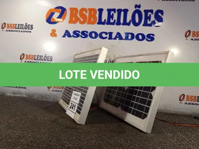 LOTE 241 - 02 PAINÉIS SOLARES 18V 10W. (NO ESTADO) ATENÇÃO! FAZER A VISITAÇÃO ANTES DE ARREMATAR, NÃO SABEMOS SE FUNCIONA. LEILÃO NÃO TEM GARANTIA E NEM DEVOLUÇÃO, SUJEITO A POSSÍVEIS AVARIAS VISÍVEIS/OCULTAS E/OU AUSÊNCIA DE COMPONENTES.