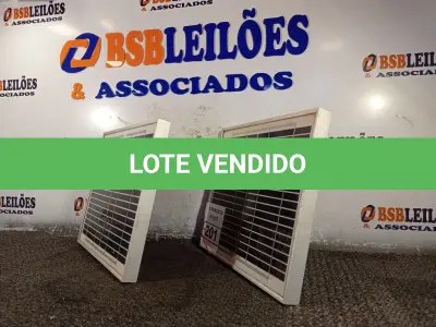 LOTE 201 - 02 PAINÉIS SOLARES 18V 10W. (NO ESTADO) ATENÇÃO! FAZER A VISITAÇÃO ANTES DE ARREMATAR, NÃO SABEMOS SE FUNCIONA. LEILÃO NÃO TEM GARANTIA E NEM DEVOLUÇÃO, SUJEITO A POSSÍVEIS AVARIAS VISÍVEIS/OCULTAS E/OU AUSÊNCIA DE COMPONENTES.