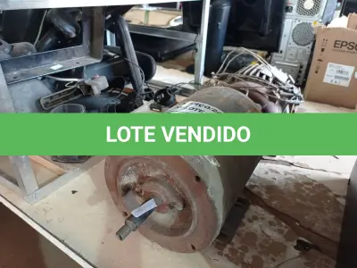 LOTE 487 - 02 MOTORES ELÉTRICOS. (NO ESTADO) ATENÇÃO! FAZER A VISITAÇÃO ANTES DE ARREMATAR, NÃO SABEMOS SE FUNCIONA. LEILÃO NÃO TEM GARANTIA E NEM DEVOLUÇÃO, SUJEITO A POSSÍVEIS AVARIAS VISÍVEIS/OCULTAS E/OU AUSÊNCIA DE COMPONENTES.