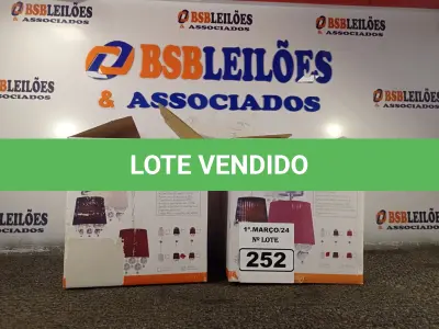 LOTE 252 - 02 LUMINÁRIAS PENDENTE SÃO PAULO. (NO ESTADO) ATENÇÃO! FAZER A VISITAÇÃO ANTES DE ARREMATAR, NÃO SABEMOS SE FUNCIONA. LEILÃO NÃO TEM GARANTIA E NEM DEVOLUÇÃO, SUJEITO A POSSÍVEIS AVARIAS VISÍVEIS/OCULTAS E/OU AUSÊNCIA DE COMPONENTES.