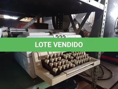 LOTE 222 - 01 MÁQUINA DE ESCREVER. (NO ESTADO) ATENÇÃO! FAZER A VISITAÇÃO ANTES DE ARREMATAR, NÃO SABEMOS SE FUNCIONA. LEILÃO NÃO TEM GARANTIA E NEM DEVOLUÇÃO, SUJEITO A POSSÍVEIS AVARIAS VISÍVEIS/OCULTAS E/OU AUSÊNCIA DE COMPONENTES.