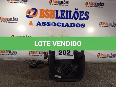 LOTE 202 - 01 LUMINÁRIA PARA ESTÚDIO LINE PRO. (NO ESTADO) ATENÇÃO! FAZER A VISITAÇÃO ANTES DE ARREMATAR, NÃO SABEMOS SE FUNCIONA. LEILÃO NÃO TEM GARANTIA E NEM DEVOLUÇÃO, SUJEITO A POSSÍVEIS AVARIAS VISÍVEIS/OCULTAS E/OU AUSÊNCIA DE COMPONENTES.