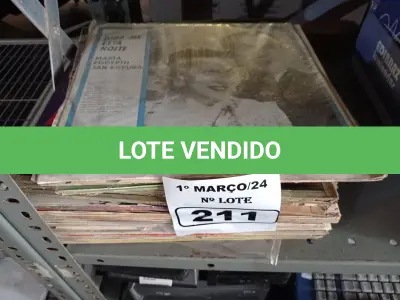 LOTE 211 - 01 LOTE COM VÁRIOS DISCOS DE VINIL. (NO ESTADO) ATENÇÃO! FAZER A VISITAÇÃO ANTES DE ARREMATAR, NÃO SABEMOS SE FUNCIONA. LEILÃO NÃO TEM GARANTIA E NEM DEVOLUÇÃO, SUJEITO A POSSÍVEIS AVARIAS VISÍVEIS/OCULTAS E/OU AUSÊNCIA DE COMPONENTES.