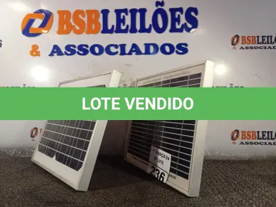 LOTE 236 - 02 PAINÉIS SOLARES 18V 10W. (NO ESTADO) ATENÇÃO! FAZER A VISITAÇÃO ANTES DE ARREMATAR, NÃO SABEMOS SE FUNCIONA. LEILÃO NÃO TEM GARANTIA E NEM DEVOLUÇÃO, SUJEITO A POSSÍVEIS AVARIAS VISÍVEIS/OCULTAS E/OU AUSÊNCIA DE COMPONENTES.