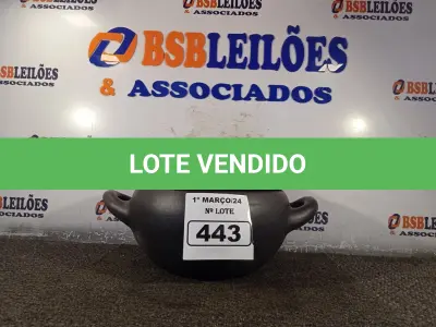 LOTE 443 - 01 PANELA DE BARRO. (NO ESTADO) ATENÇÃO! FAZER A VISITAÇÃO ANTES DE ARREMATAR, NÃO SABEMOS SE FUNCIONA. LEILÃO NÃO TEM GARANTIA E NEM DEVOLUÇÃO, SUJEITO A POSSÍVEIS AVARIAS VISÍVEIS/OCULTAS E/OU AUSÊNCIA DE COMPONENTES.