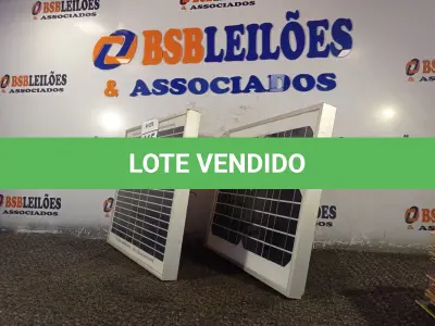 LOTE 415 - 02 PAINÉIS SOLARES 18V 10W. (NO ESTADO) ATENÇÃO! FAZER A VISITAÇÃO ANTES DE ARREMATAR, NÃO SABEMOS SE FUNCIONA. LEILÃO NÃO TEM GARANTIA E NEM DEVOLUÇÃO, SUJEITO A POSSÍVEIS AVARIAS VISÍVEIS/OCULTAS E/OU AUSÊNCIA DE COMPONENTES.
