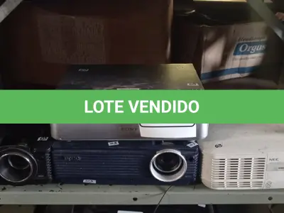 LOTE 233 - 04 PROJETORES MULTIMIDIA MARCAS E MODELOS DIVERSOS PARA RETIRADA DE PEÇAS. (NO ESTADO) ATENÇÃO! FAZER A VISITAÇÃO ANTES DE ARREMATAR, NÃO SABEMOS SE FUNCIONA. LEILÃO NÃO TEM GARANTIA E NEM DEVOLUÇÃO, SUJEITO A POSSÍVEIS AVARIAS VISÍVEIS/OCULTAS E/OU AUSÊNCIA DE COMPONENTES.