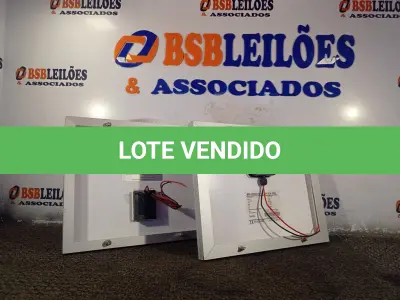 LOTE 415 - 02 PAINÉIS SOLARES 18V 10W. (NO ESTADO) ATENÇÃO! FAZER A VISITAÇÃO ANTES DE ARREMATAR, NÃO SABEMOS SE FUNCIONA. LEILÃO NÃO TEM GARANTIA E NEM DEVOLUÇÃO, SUJEITO A POSSÍVEIS AVARIAS VISÍVEIS/OCULTAS E/OU AUSÊNCIA DE COMPONENTES.