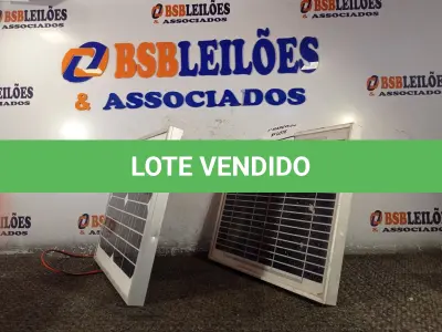 LOTE 455 - 02 PAINÉIS SOLARES 18V 10W. (NO ESTADO) ATENÇÃO! FAZER A VISITAÇÃO ANTES DE ARREMATAR, NÃO SABEMOS SE FUNCIONA. LEILÃO NÃO TEM GARANTIA E NEM DEVOLUÇÃO, SUJEITO A POSSÍVEIS AVARIAS VISÍVEIS/OCULTAS E/OU AUSÊNCIA DE COMPONENTES.