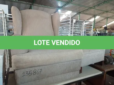 LOTE 521 - 01 POLTRONA E 01 DESCANSO DE PERNAS ESTOFADO. (NO ESTADO) ATENÇÃO! FAZER A VISITAÇÃO ANTES DE ARREMATAR, NÃO SABEMOS SE FUNCIONA. LEILÃO NÃO TEM GARANTIA E NEM DEVOLUÇÃO, SUJEITO A POSSÍVEIS AVARIAS VISÍVEIS/OCULTAS E/OU AUSÊNCIA DE COMPONENTES.