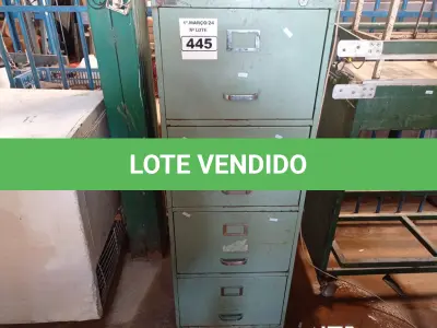 LOTE 445 - 01 ARMÁRIO DE AÇO COM 04 GAVETAS. (NO ESTADO) ATENÇÃO! FAZER A VISITAÇÃO ANTES DE ARREMATAR, NÃO SABEMOS SE FUNCIONA. LEILÃO NÃO TEM GARANTIA E NEM DEVOLUÇÃO, SUJEITO A POSSÍVEIS AVARIAS VISÍVEIS/OCULTAS E/OU AUSÊNCIA DE COMPONENTES.