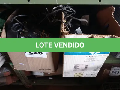 LOTE 226 - 01 LOTE COM VÁRIAS FONTES MARCAS E MODELOS DIVERSOS. (NO ESTADO) ATENÇÃO! FAZER A VISITAÇÃO ANTES DE ARREMATAR, NÃO SABEMOS SE FUNCIONA. LEILÃO NÃO TEM GARANTIA E NEM DEVOLUÇÃO, SUJEITO A POSSÍVEIS AVARIAS VISÍVEIS/OCULTAS E/OU AUSÊNCIA DE COMPONENTES.