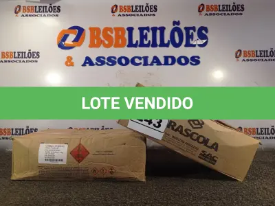 LOTE 243 - 02 CAIXAS COM COLA TUBO ST. (NO ESTADO) ATENÇÃO! FAZER A VISITAÇÃO ANTES DE ARREMATAR, NÃO SABEMOS SE FUNCIONA. LEILÃO NÃO TEM GARANTIA E NEM DEVOLUÇÃO, SUJEITO A POSSÍVEIS AVARIAS VISÍVEIS/OCULTAS E/OU AUSÊNCIA DE COMPONENTES.