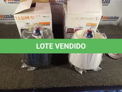 LOTE 252 - 02 LUMINÁRIAS PENDENTE SÃO PAULO. (NO ESTADO) ATENÇÃO! FAZER A VISITAÇÃO ANTES DE ARREMATAR, NÃO SABEMOS SE FUNCIONA. LEILÃO NÃO TEM GARANTIA E NEM DEVOLUÇÃO, SUJEITO A POSSÍVEIS AVARIAS VISÍVEIS/OCULTAS E/OU AUSÊNCIA DE COMPONENTES.